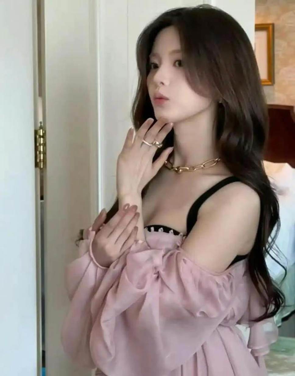 杨超越腿部肌肤竟如此细腻匀净？背后竟是这些让人意外的护理习惯